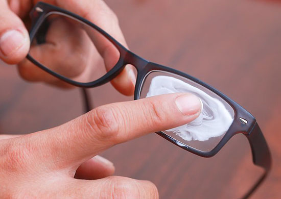Tìm hiểu về chất liệu nhựa Plastic trên mắt kính